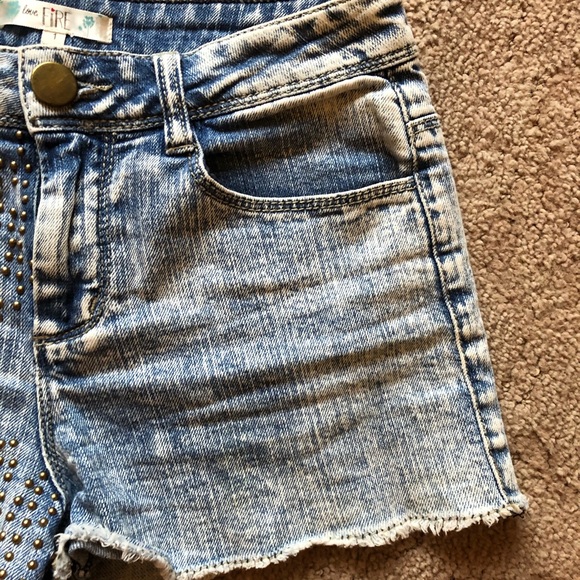 Jean shorts with gold studs - Picture 4 of 5